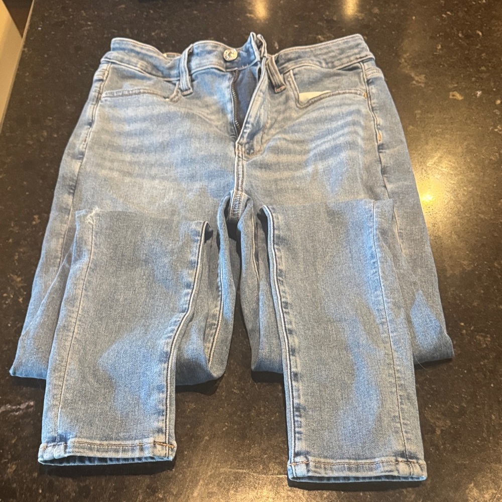 American Eagle wines size 4 super high rise jegging Light Blue Denim Jeans